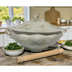 Johnson Brothers England Covered Casserole Tureen Dish Pink Rose Garland